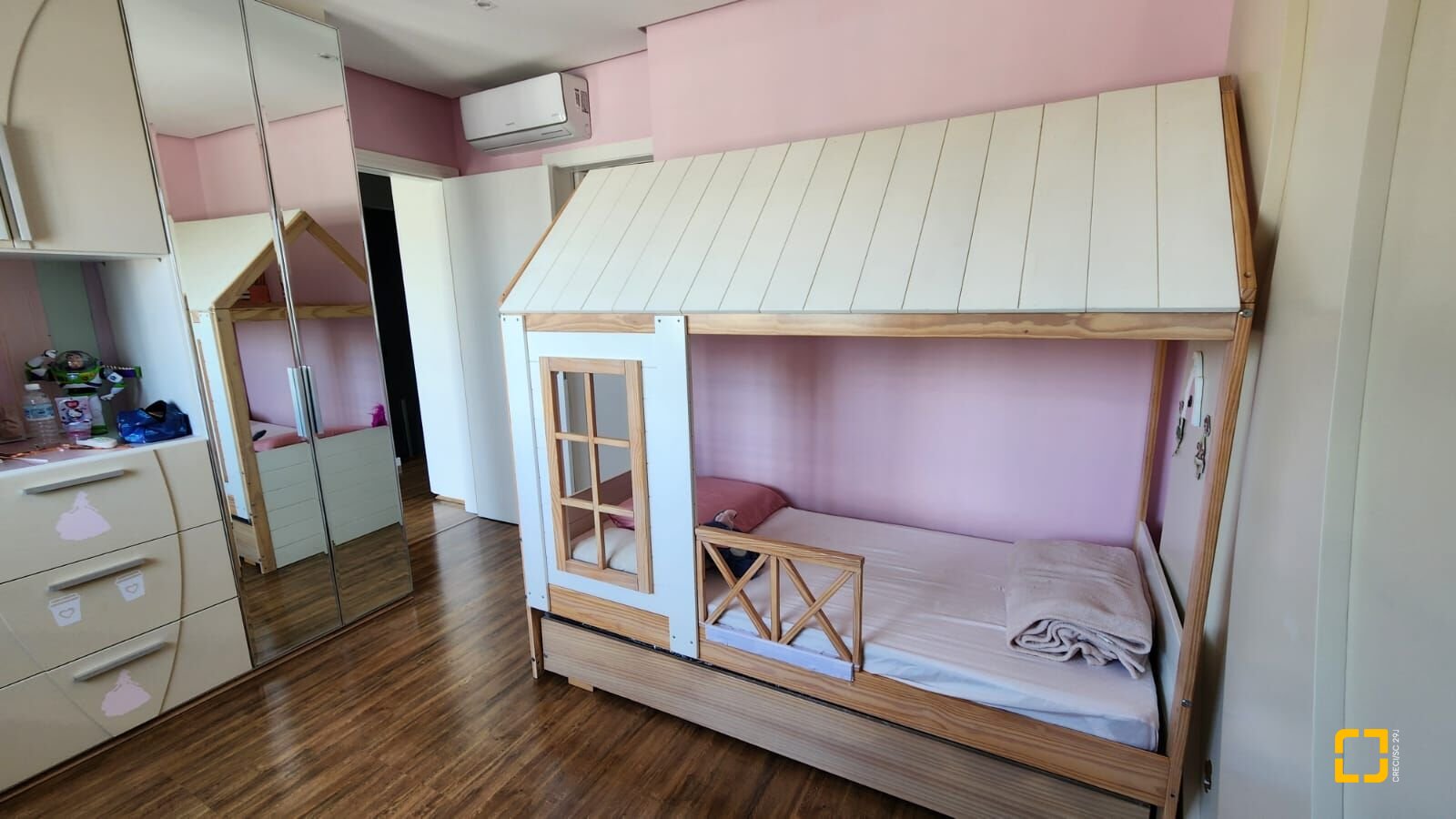 Cobertura com 99m², 4 quartos (sendo 3 suítes), 2 garagens, no bairro Jurerê Internacional em Florianópolis