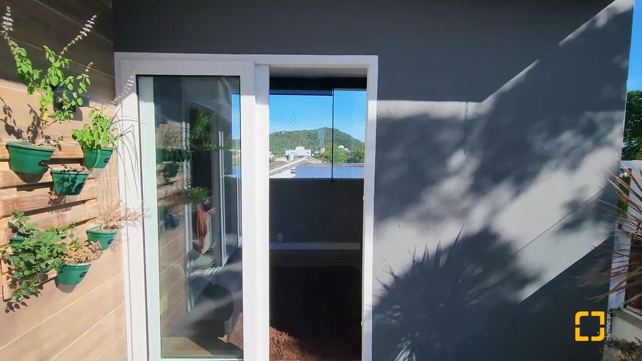 Cobertura com 99m², 4 quartos (sendo 3 suítes), 2 garagens, no bairro Jurerê Internacional em Florianópolis