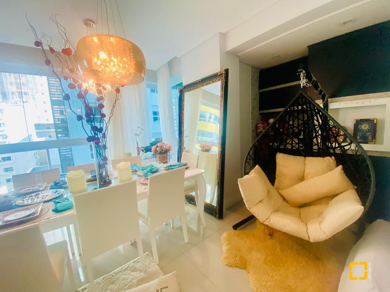Apartamento com 167m², 4 quartos (sendo 2 suítes), 2 garagens, no bairro Centro em Balneário Camboriú
