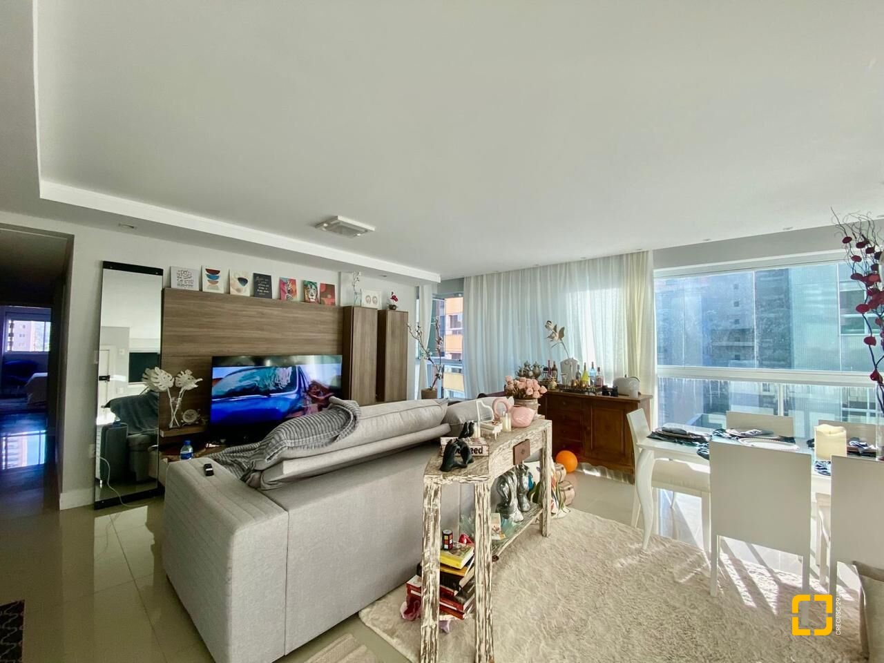 Apartamento com 167m², 4 quartos (sendo 2 suítes), 2 garagens, no bairro Centro em Balneário Camboriú