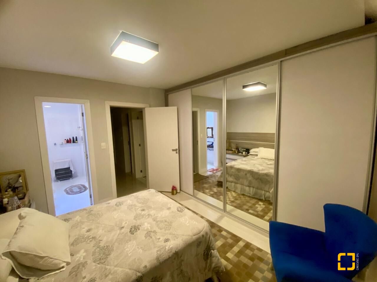Apartamento com 167m², 4 quartos (sendo 2 suítes), 2 garagens, no bairro Centro em Balneário Camboriú