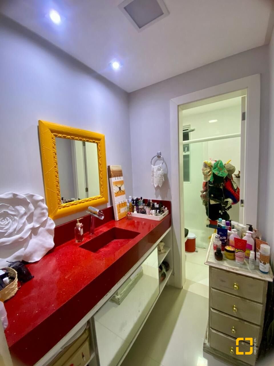 Apartamento com 167m², 4 quartos (sendo 2 suítes), 2 garagens, no bairro Centro em Balneário Camboriú