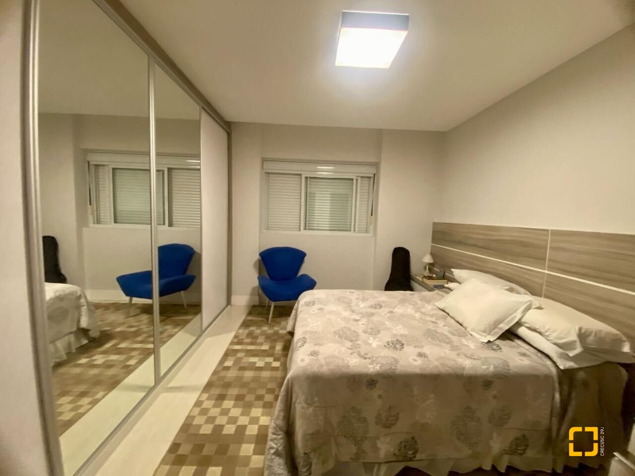 Apartamento com 167m², 4 quartos (sendo 2 suítes), 2 garagens, no bairro Centro em Balneário Camboriú