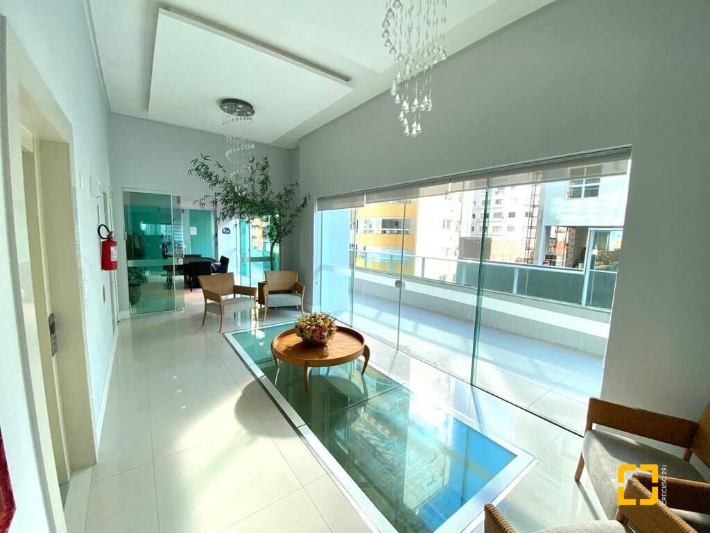 Apartamento com 167m², 4 quartos (sendo 2 suítes), 2 garagens, no bairro Centro em Balneário Camboriú