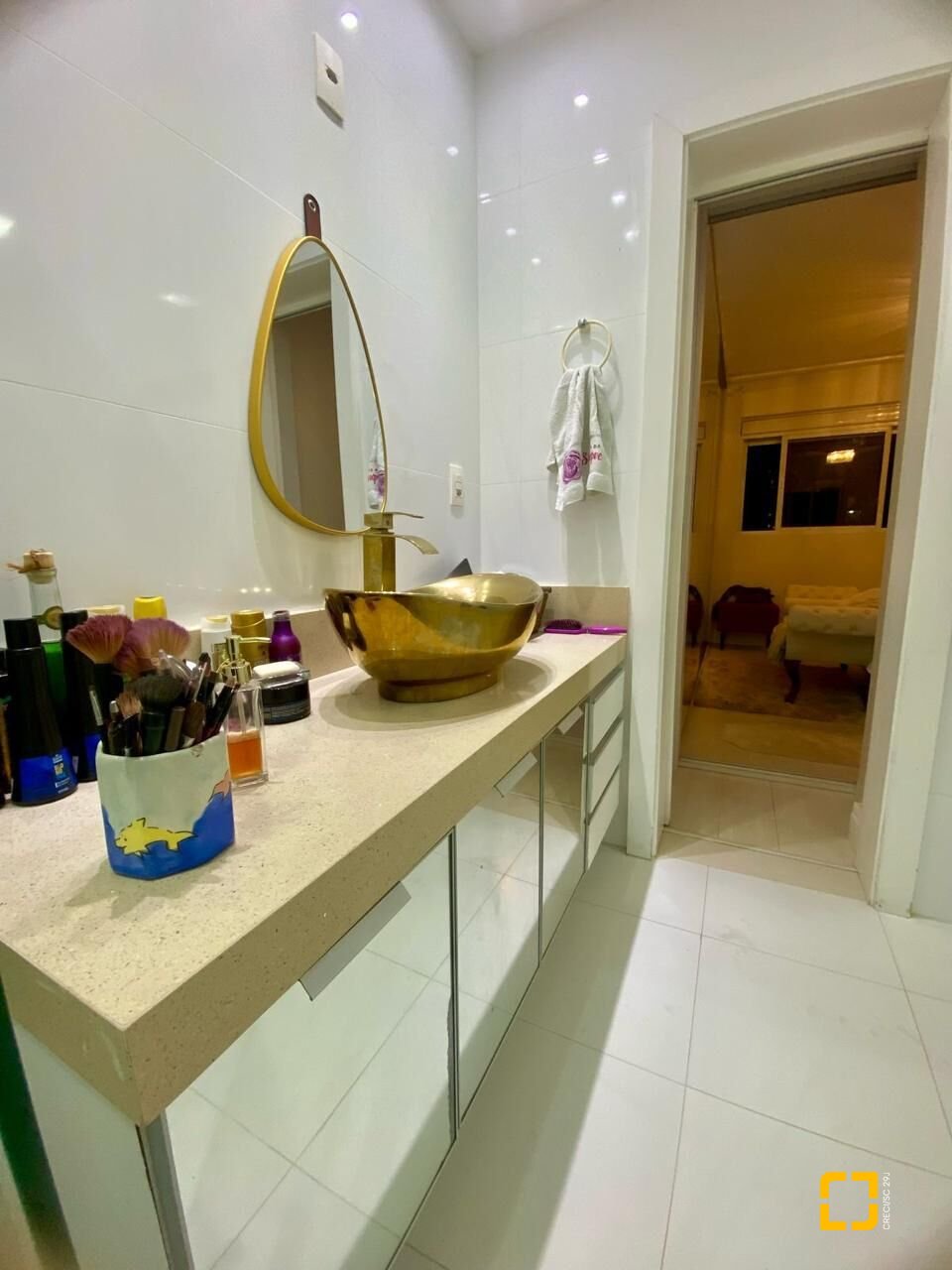 Apartamento com 167m², 4 quartos (sendo 2 suítes), 2 garagens, no bairro Centro em Balneário Camboriú