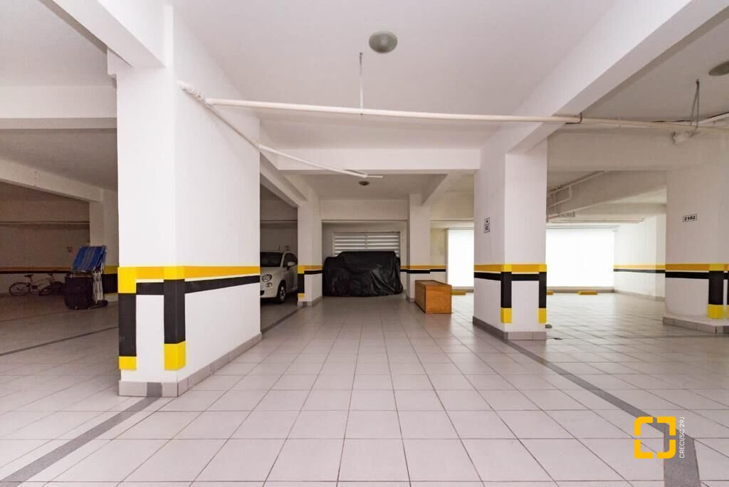 Apartamento com 167m², 4 quartos (sendo 2 suítes), 2 garagens, no bairro Centro em Balneário Camboriú