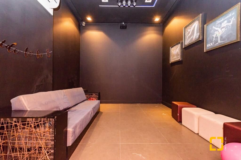Apartamento com 167m², 4 quartos (sendo 2 suítes), 2 garagens, no bairro Centro em Balneário Camboriú