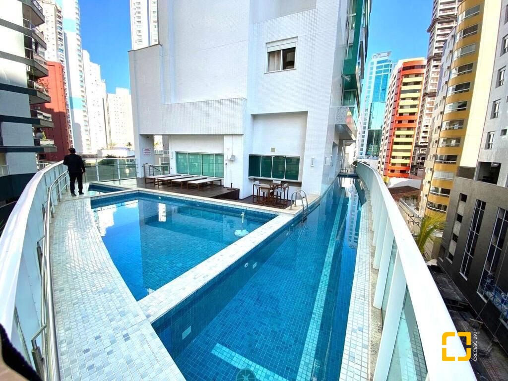 Apartamento com 167m², 4 quartos (sendo 2 suítes), 2 garagens, no bairro Centro em Balneário Camboriú