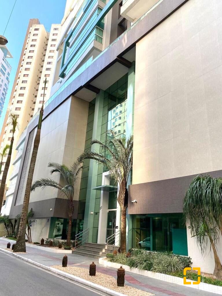 Apartamento com 167m², 4 quartos (sendo 2 suítes), 2 garagens, no bairro Centro em Balneário Camboriú