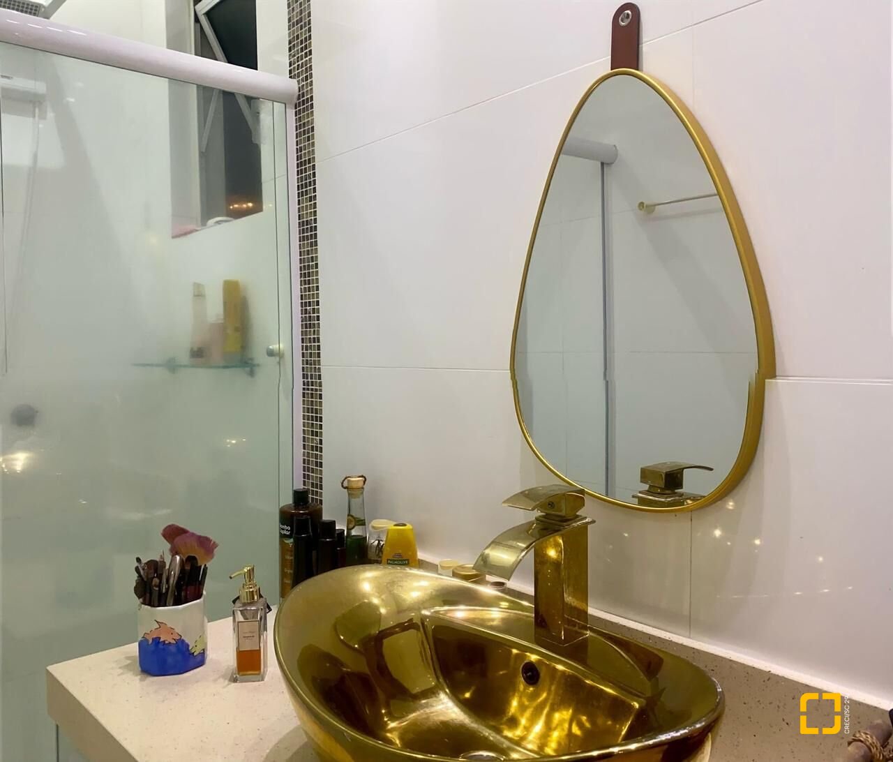 Apartamento com 167m², 4 quartos (sendo 2 suítes), 2 garagens, no bairro Centro em Balneário Camboriú