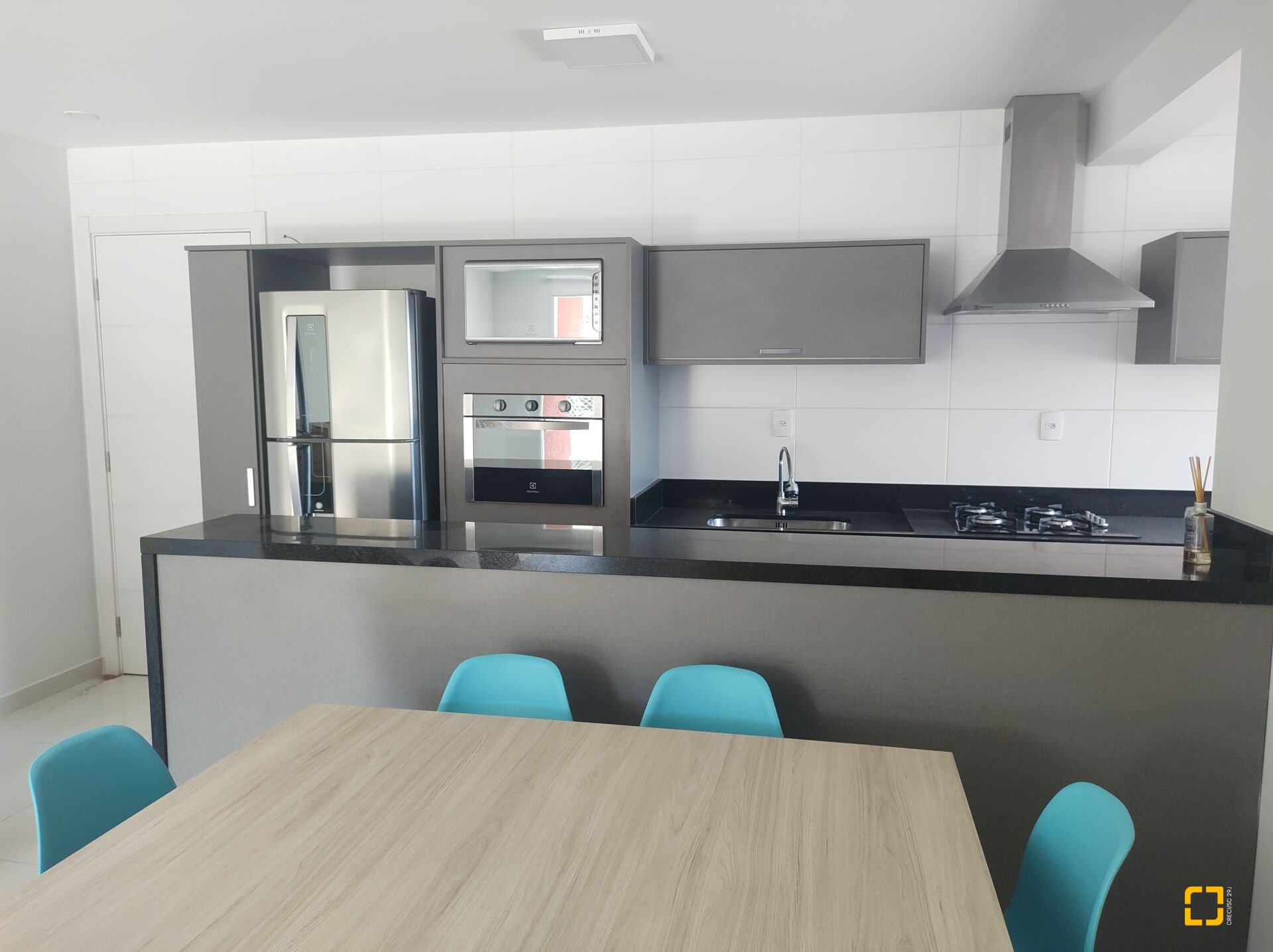 Apartamento com 86m², 6 quartos (sendo 3 suítes), 1 garagem, no bairro Jurerê em Florianópolis