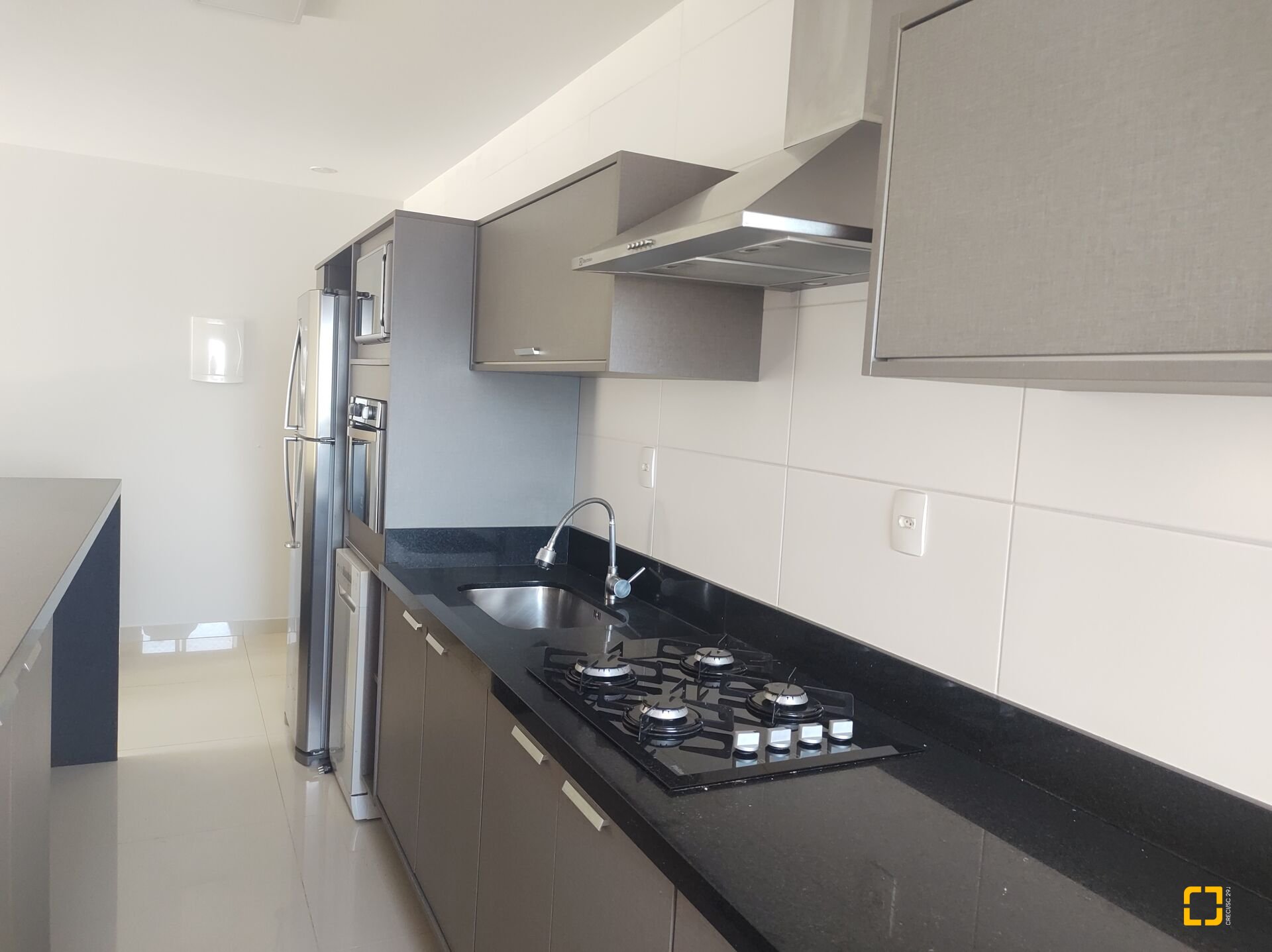 Apartamento com 86m², 6 quartos (sendo 3 suítes), 1 garagem, no bairro Jurerê em Florianópolis
