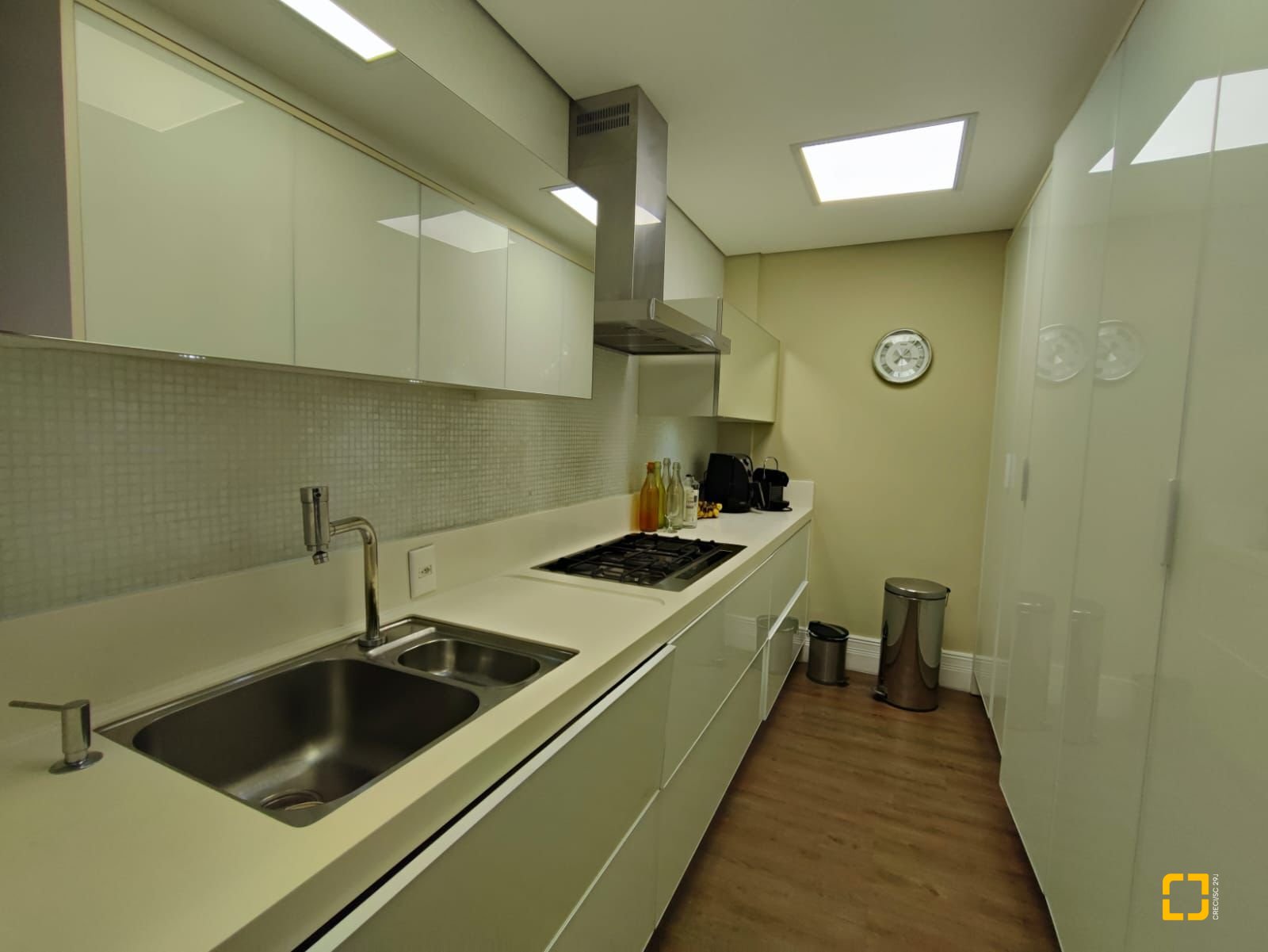 Cobertura com 224m², 3 quartos (sendo 3 suítes), 2 garagens, no bairro Jurerê Internacional em Florianópolis