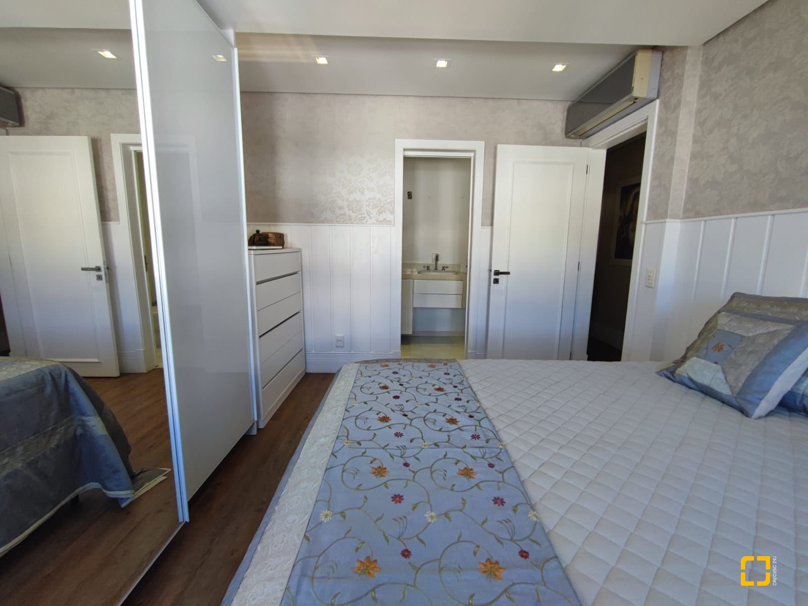 Cobertura com 224m², 3 quartos (sendo 3 suítes), 2 garagens, no bairro Jurerê Internacional em Florianópolis