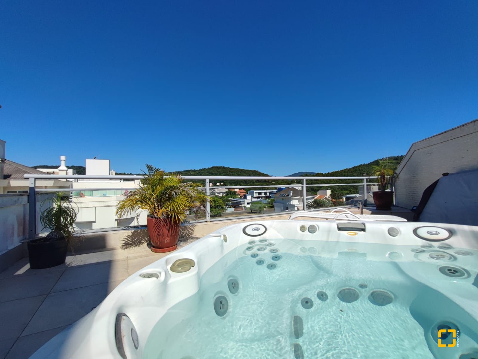 Cobertura com 224m², 3 quartos (sendo 3 suítes), 2 garagens, no bairro Jurerê Internacional em Florianópolis