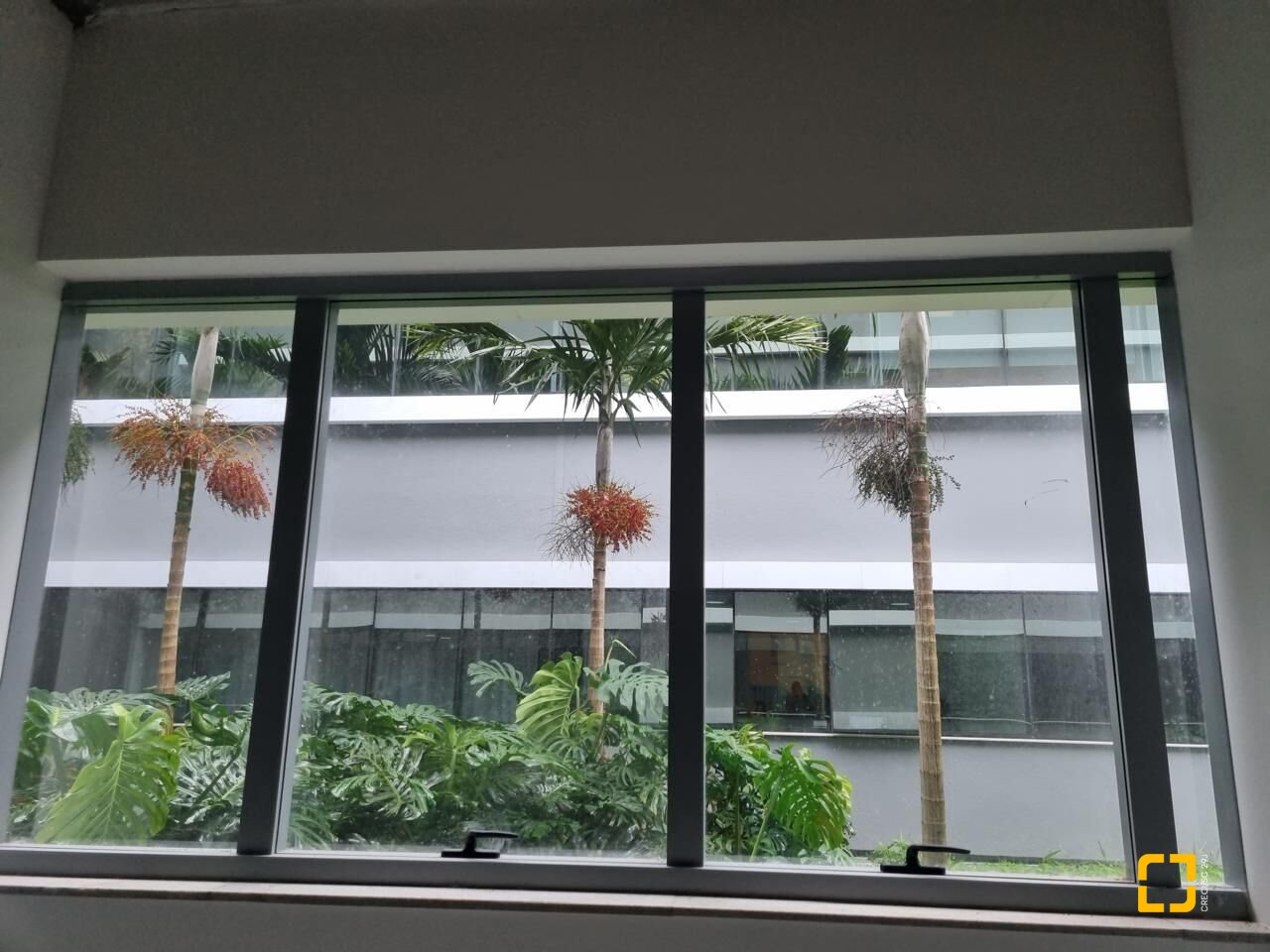 Sala com 26m², 2 garagens, no bairro Saco Grande em Florianópolis