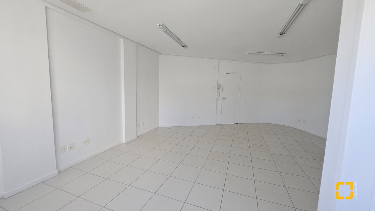 Sala com 41m², no bairro Córrego Grande em Florianópolis