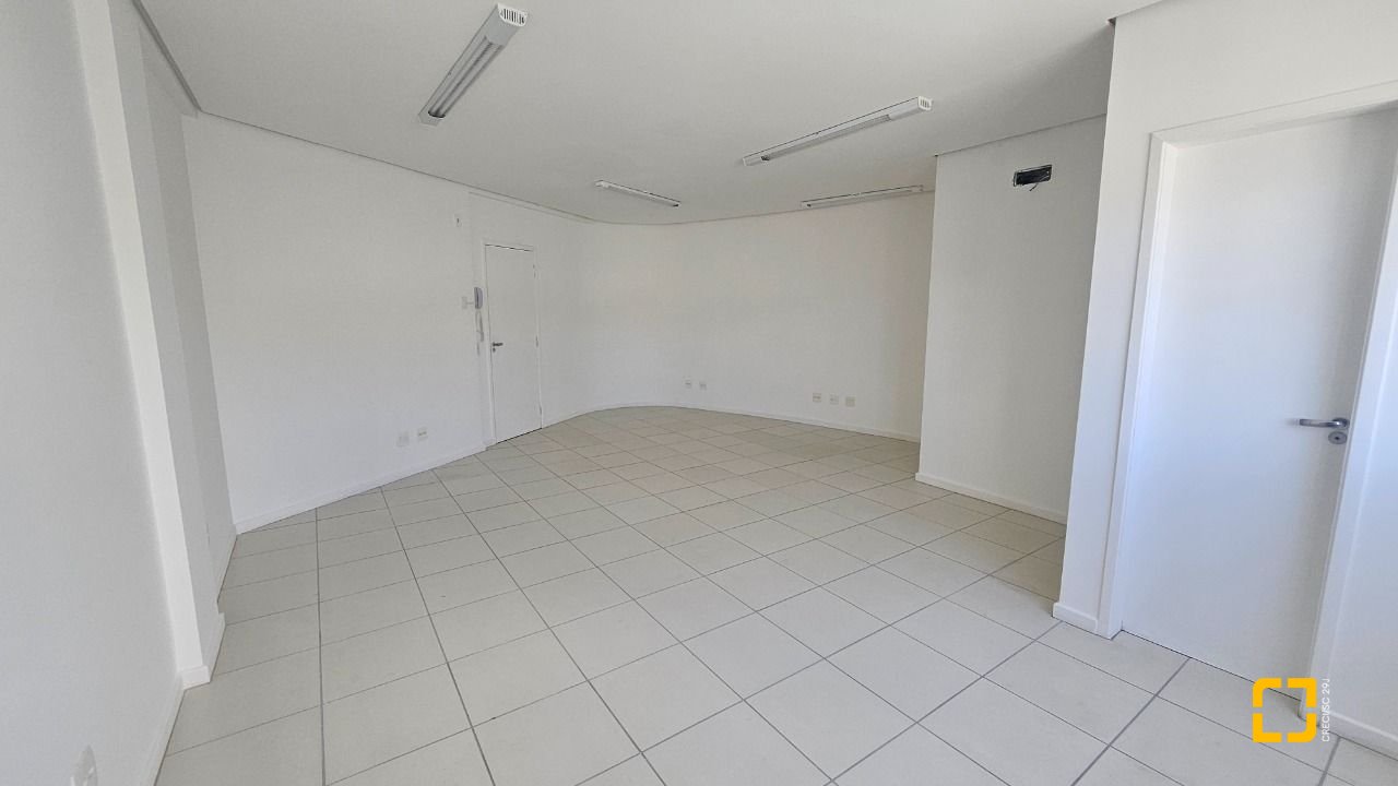 Sala com 41m², no bairro Córrego Grande em Florianópolis