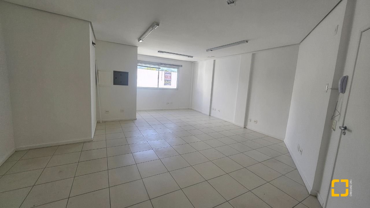 Sala com 41m², no bairro Córrego Grande em Florianópolis