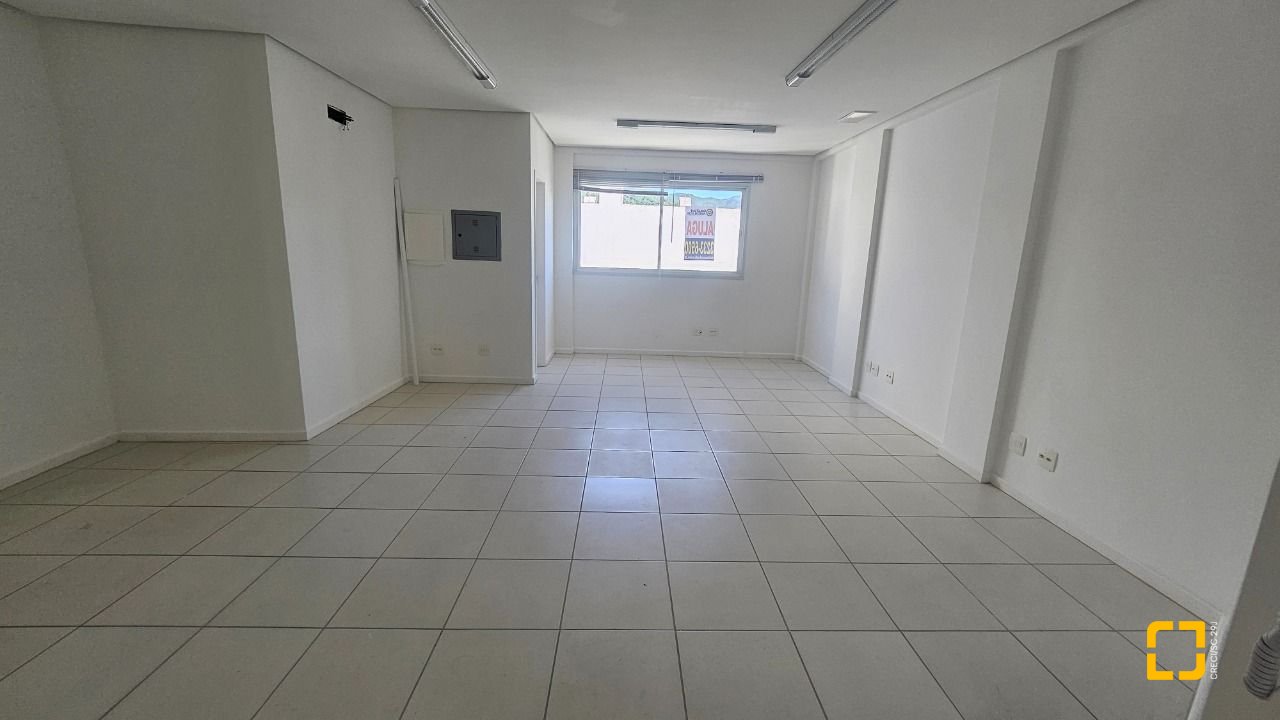 Sala com 41m², no bairro Córrego Grande em Florianópolis