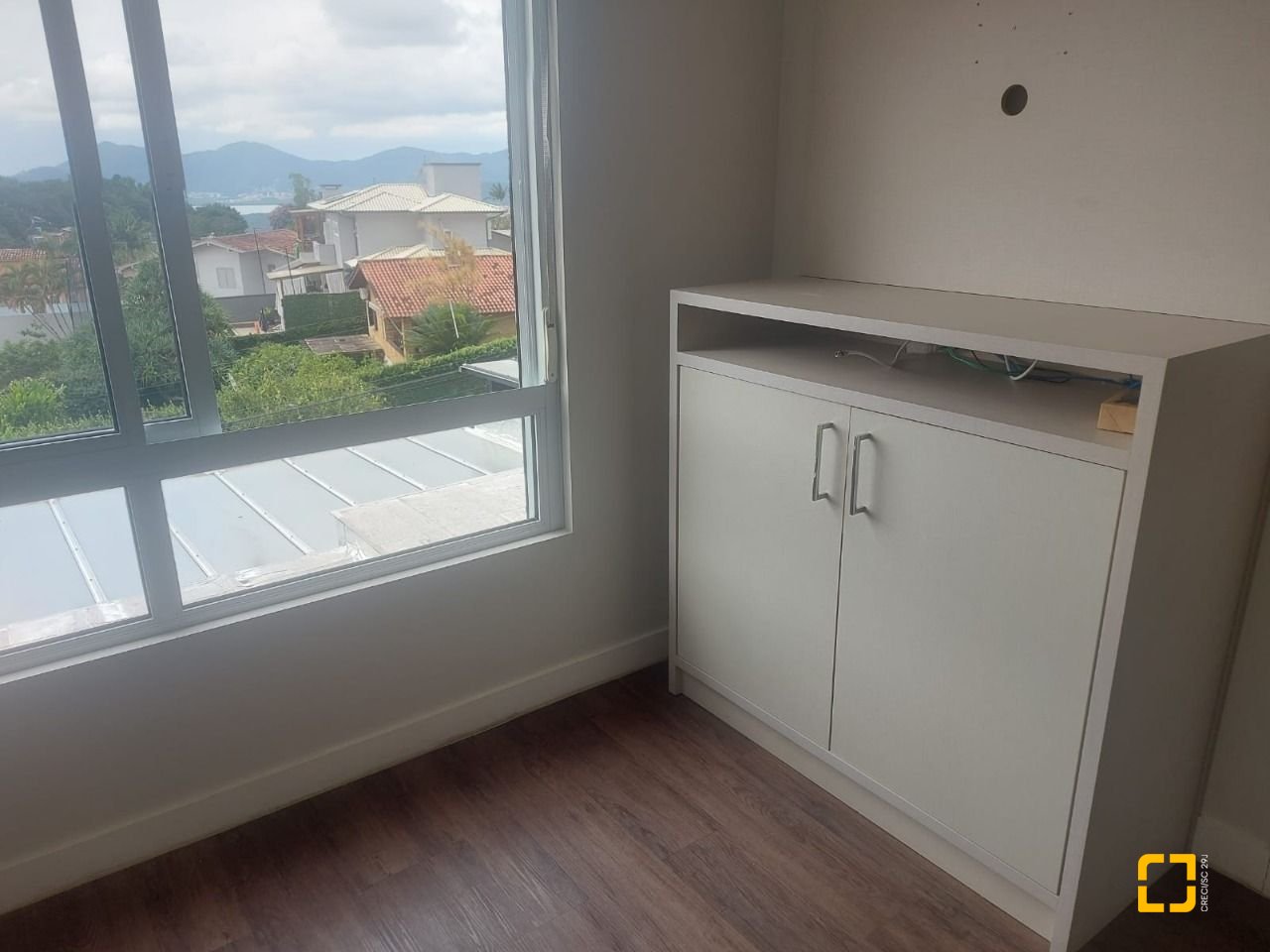 Casa com 250m², 8 quartos (sendo 4 suítes), 3 garagens, no bairro Centro em Florianópolis