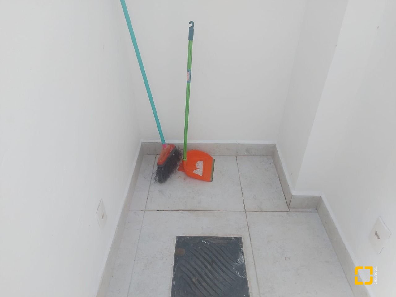 Casa com 250m², 8 quartos (sendo 4 suítes), 3 garagens, no bairro Centro em Florianópolis