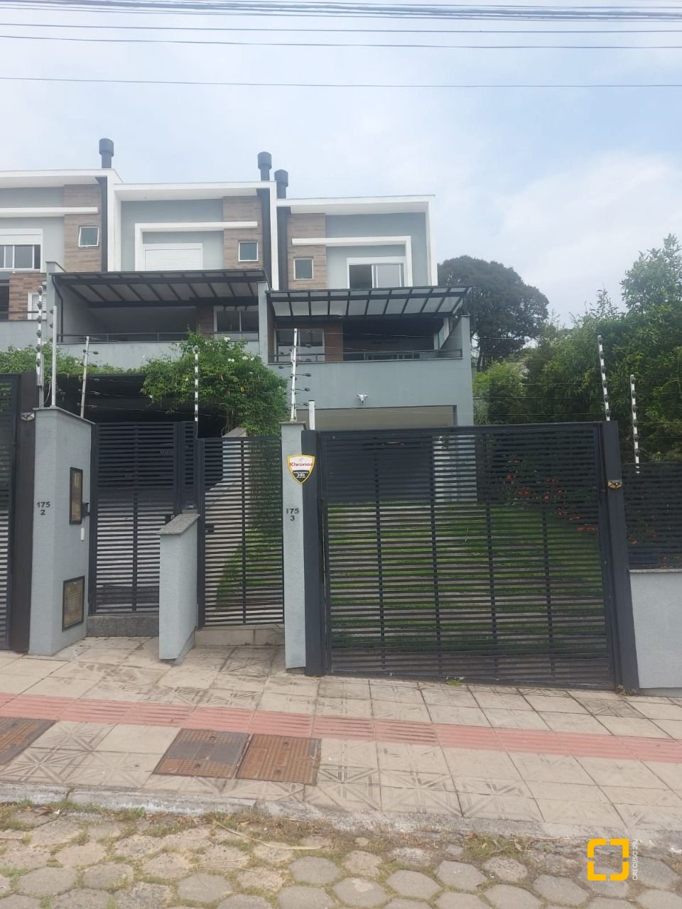 Casa com 250m², 8 quartos (sendo 4 suítes), 3 garagens, no bairro Centro em Florianópolis