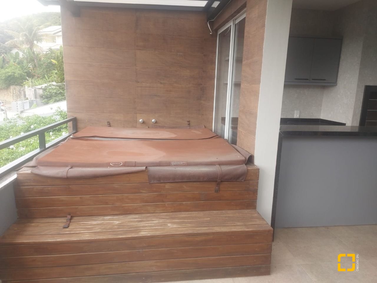 Casa com 250m², 8 quartos (sendo 4 suítes), 3 garagens, no bairro Centro em Florianópolis