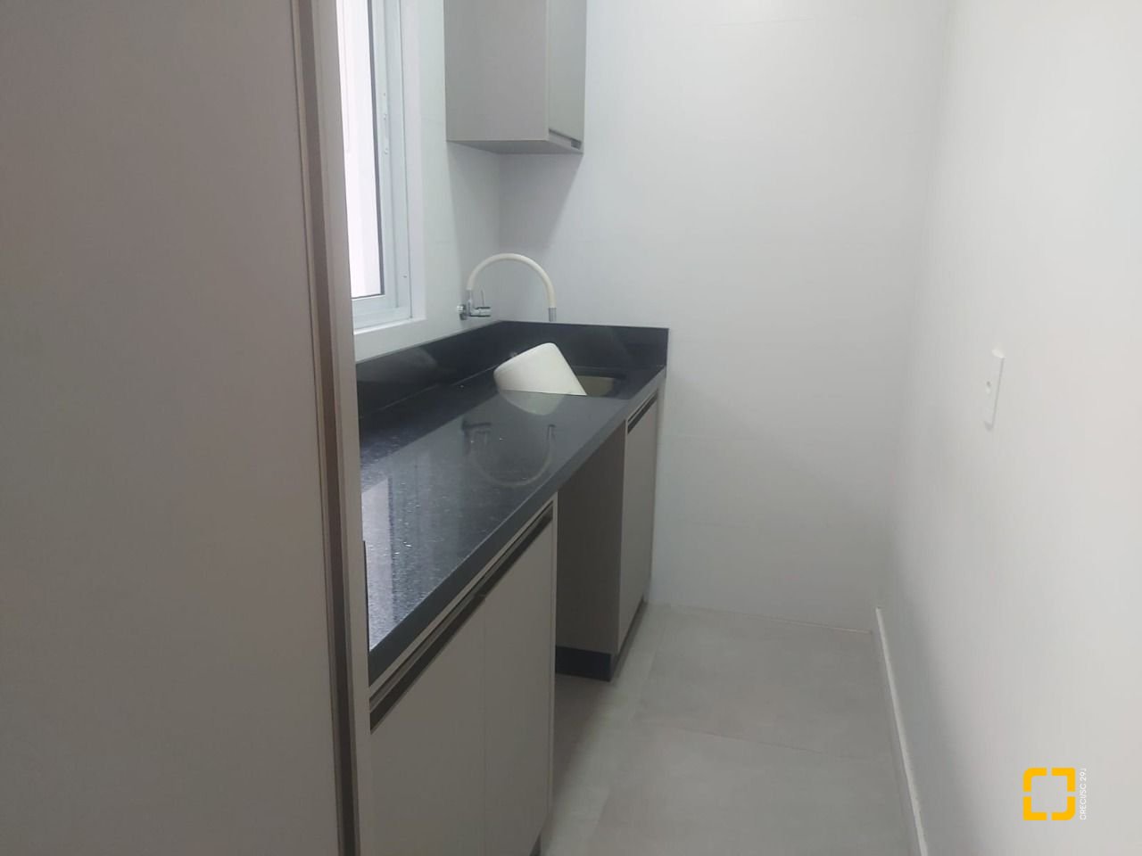 Casa com 250m², 8 quartos (sendo 4 suítes), 3 garagens, no bairro Centro em Florianópolis