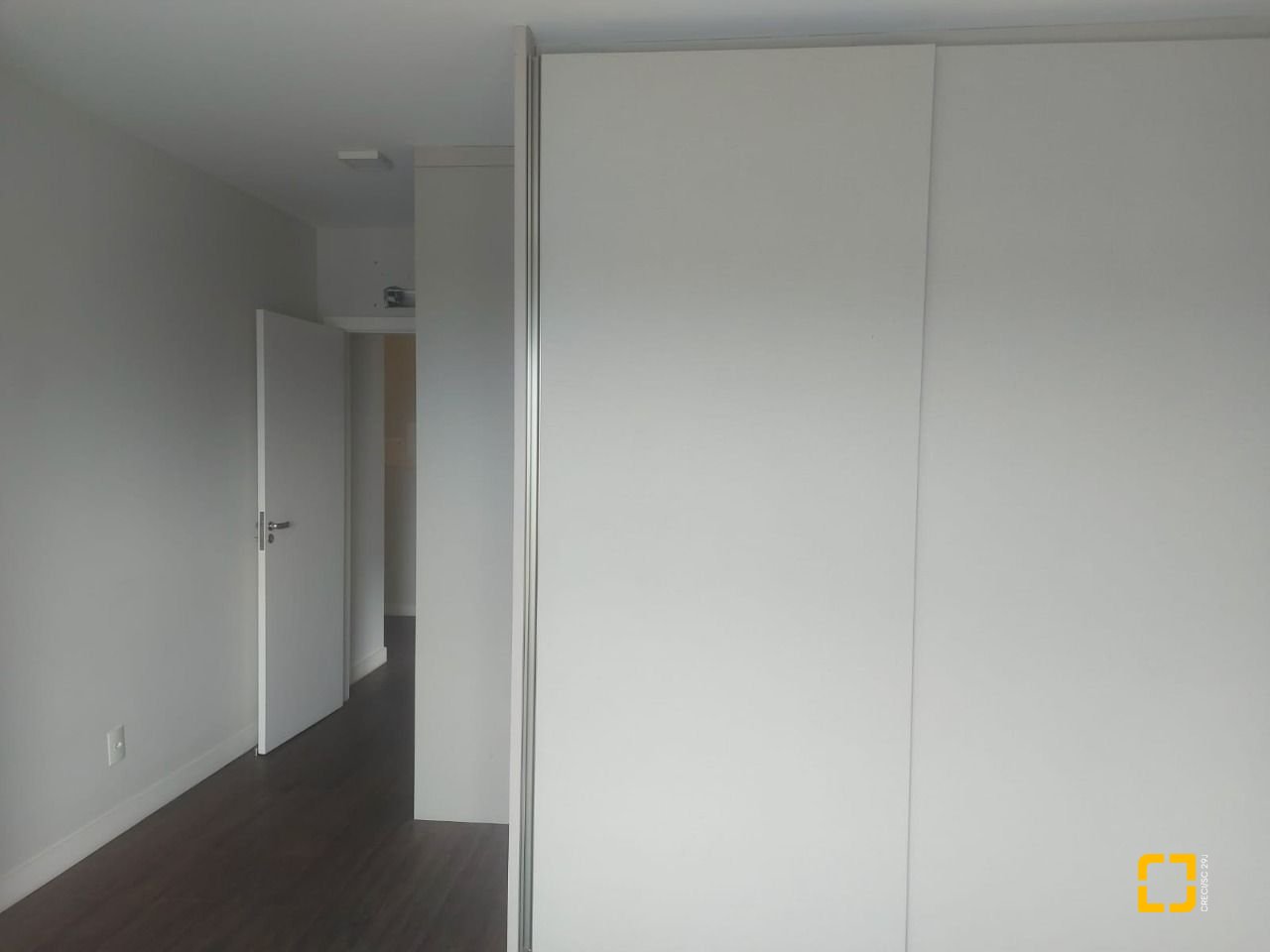 Casa com 250m², 8 quartos (sendo 4 suítes), 3 garagens, no bairro Centro em Florianópolis