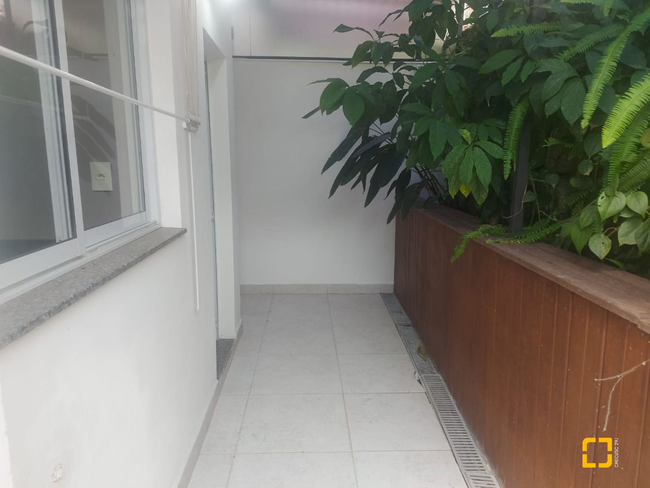 Casa com 250m², 8 quartos (sendo 4 suítes), 3 garagens, no bairro Centro em Florianópolis