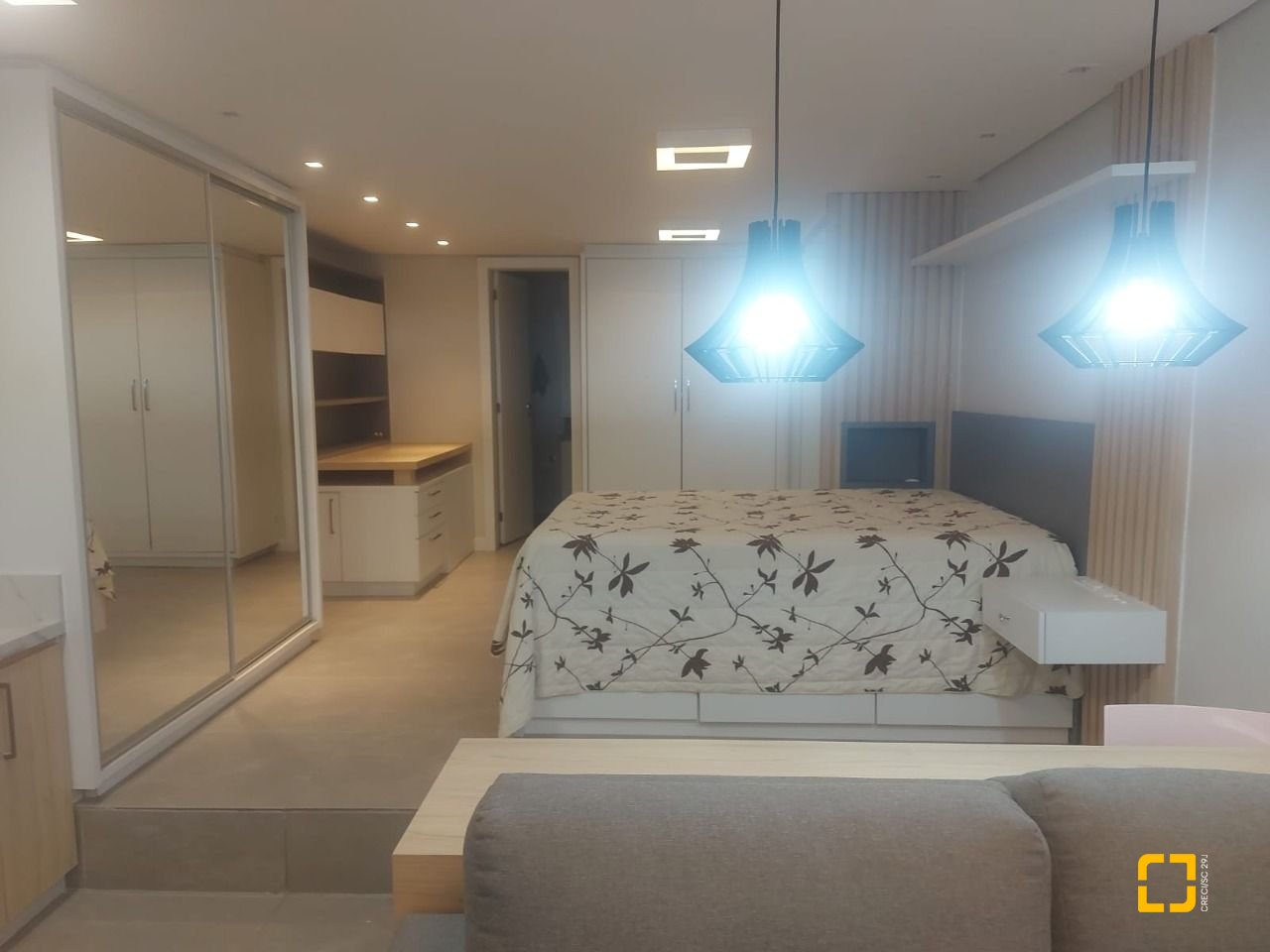 Casa com 250m², 8 quartos (sendo 4 suítes), 3 garagens, no bairro Centro em Florianópolis