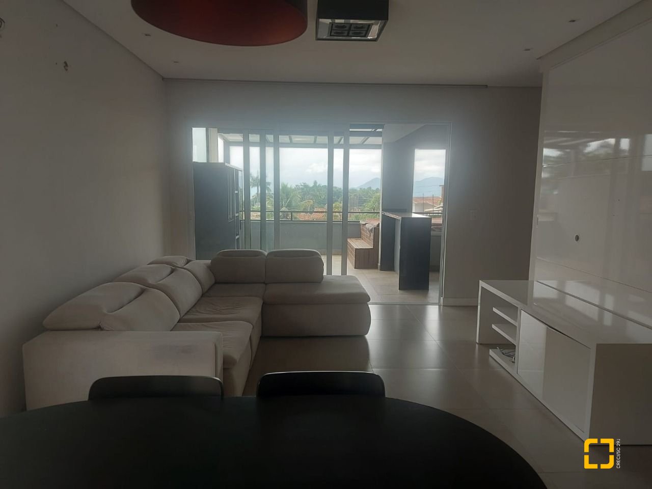 Casa com 250m², 8 quartos (sendo 4 suítes), 3 garagens, no bairro Centro em Florianópolis