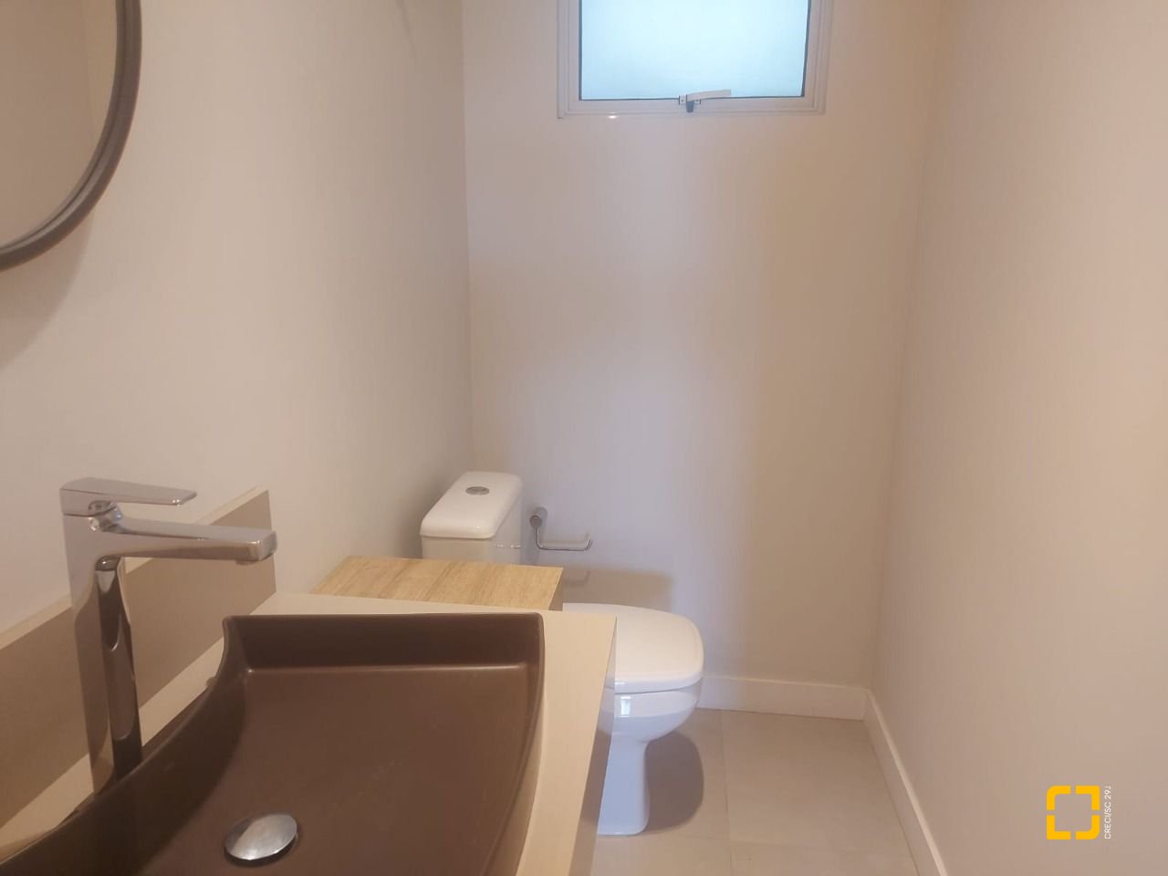 Casa com 250m², 8 quartos (sendo 4 suítes), 3 garagens, no bairro Centro em Florianópolis