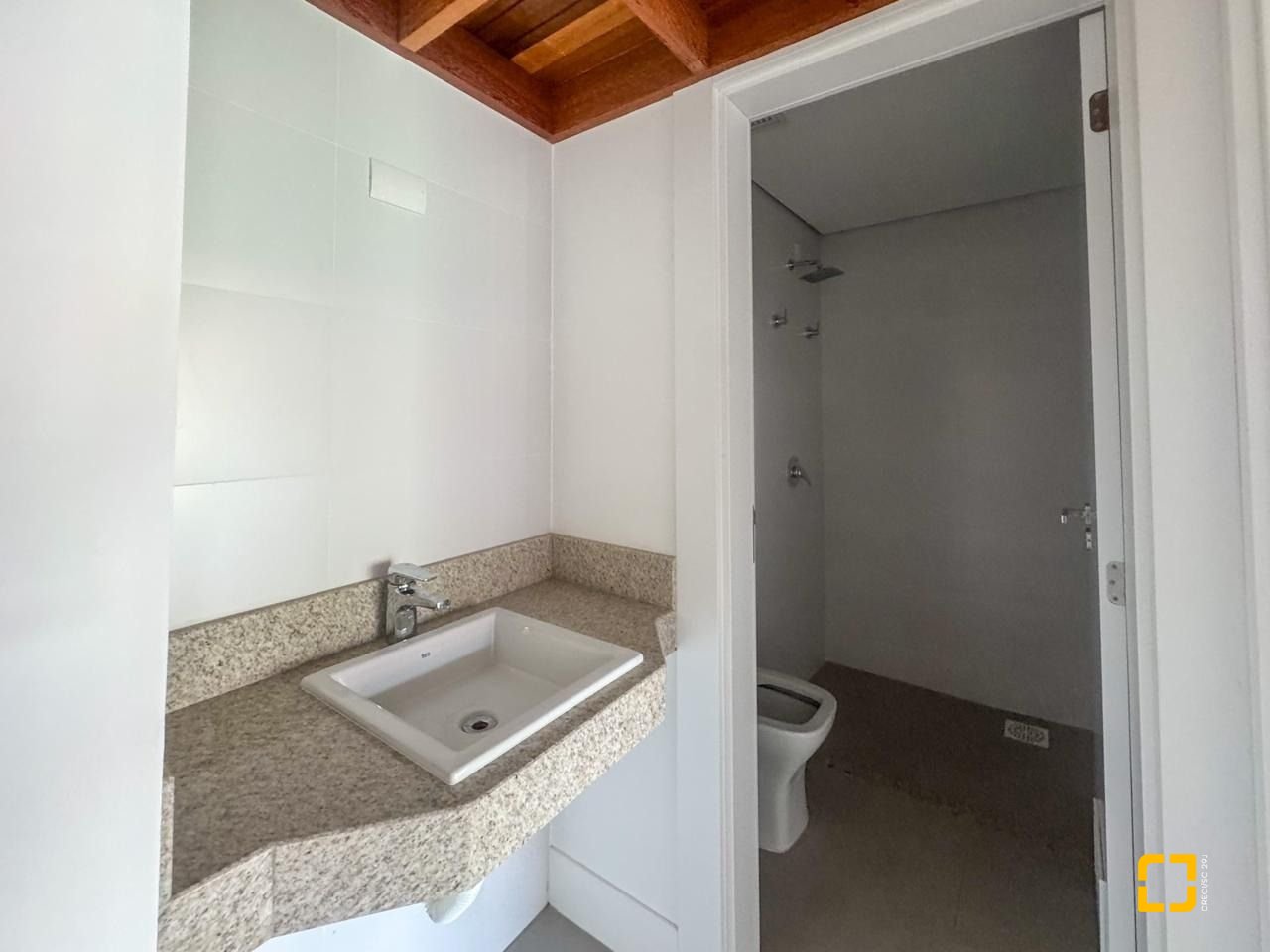 Loft com 81m², 1 quarto, 1 garagem, no bairro Monte Verde em Florianópolis