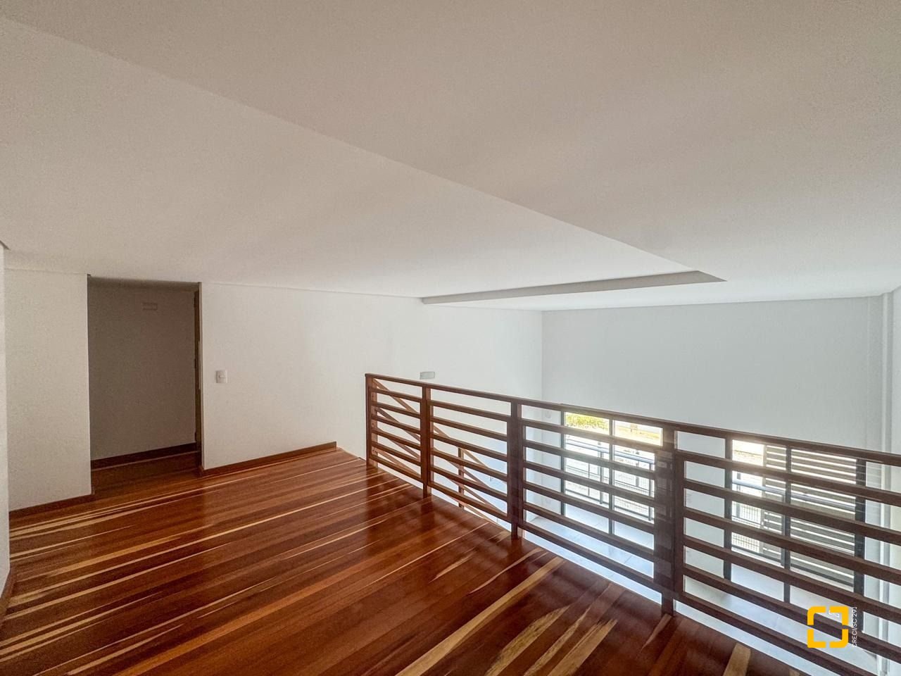 Loft com 81m², 1 quarto, 1 garagem, no bairro Monte Verde em Florianópolis