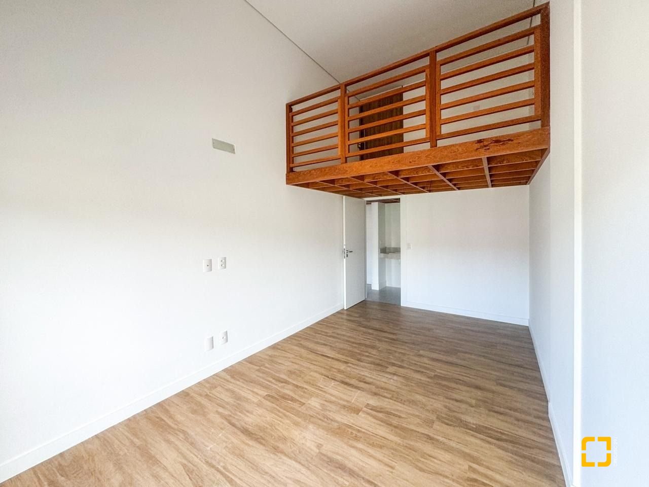 Loft com 81m², 1 quarto, 1 garagem, no bairro Monte Verde em Florianópolis