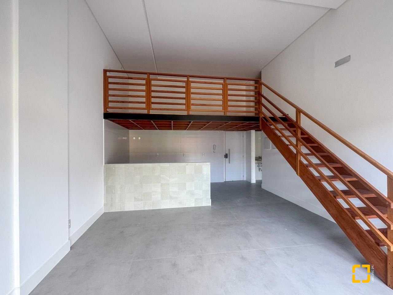 Loft com 81m², 1 quarto, 1 garagem, no bairro Monte Verde em Florianópolis