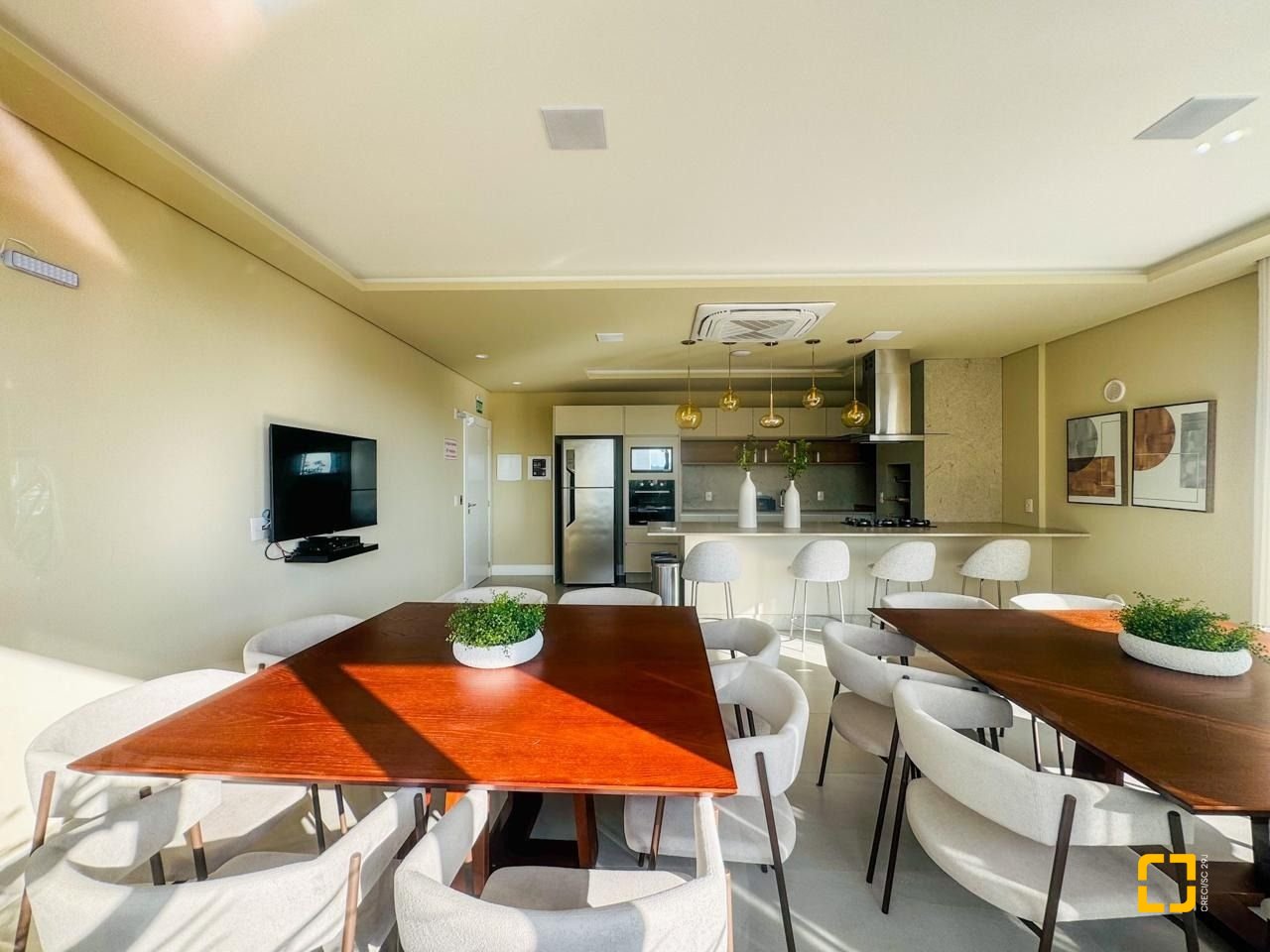 Loft com 53m², 1 quarto, 1 garagem, no bairro Monte Verde em Florianópolis