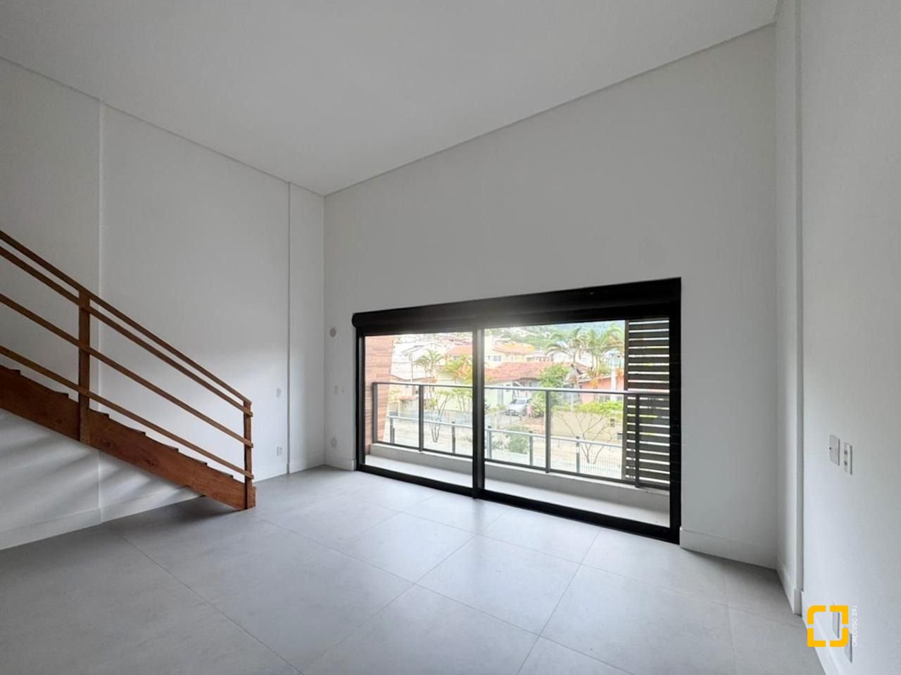 Loft com 53m², 1 quarto, 1 garagem, no bairro Monte Verde em Florianópolis