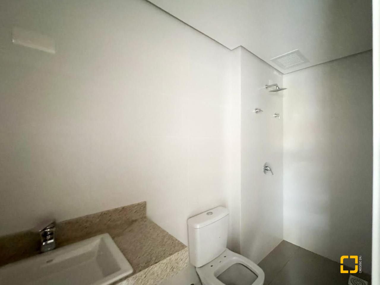 Loft com 53m², 1 quarto, 1 garagem, no bairro Monte Verde em Florianópolis