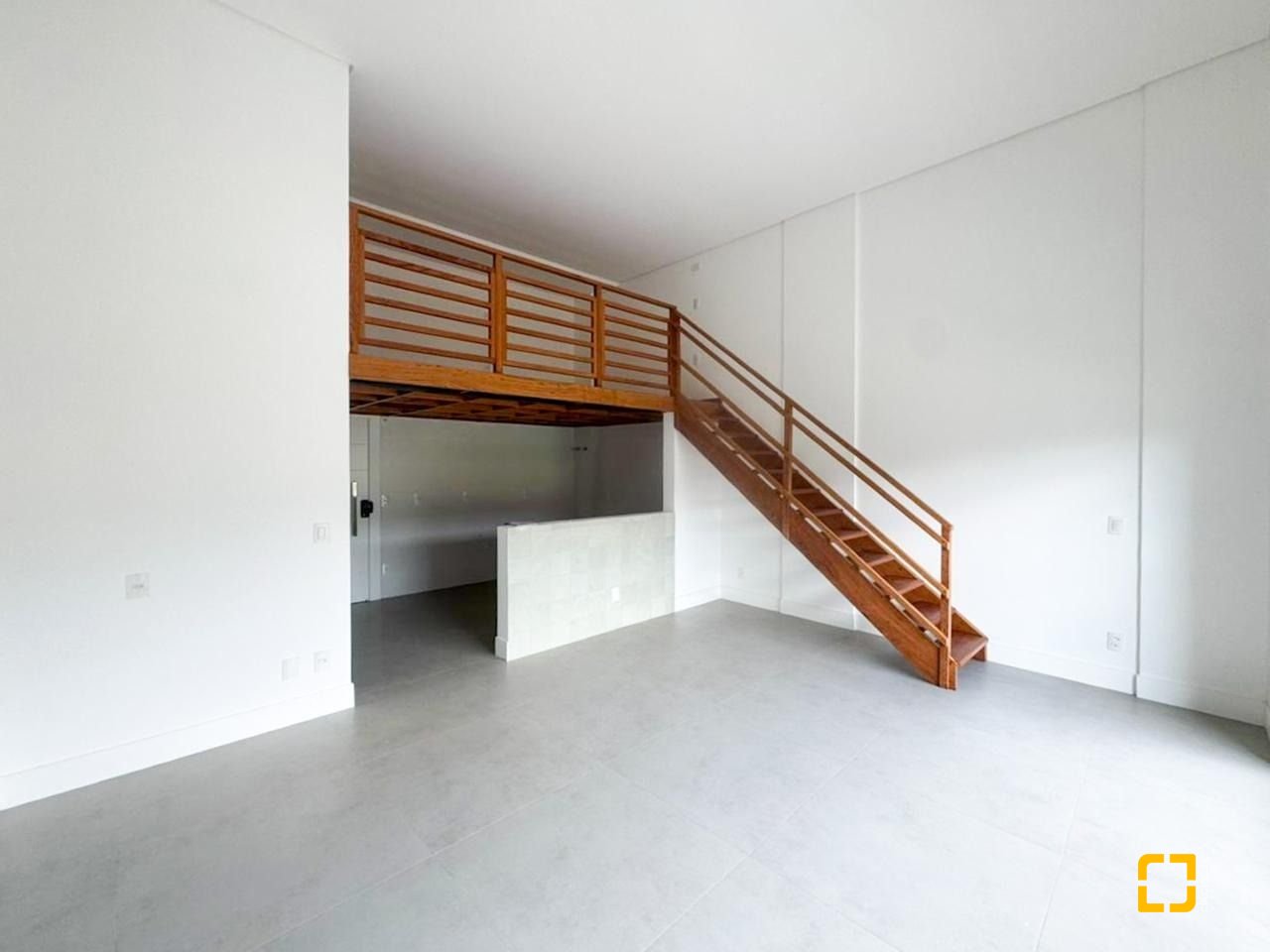 Loft com 53m², 1 quarto, 1 garagem, no bairro Monte Verde em Florianópolis