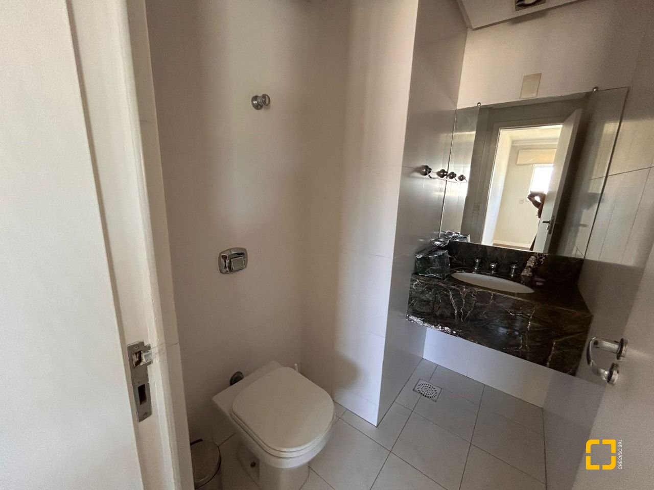 Cobertura com 263m², 4 quartos (sendo 2 suítes), 2 garagens, no bairro Córrego Grande em Florianópolis