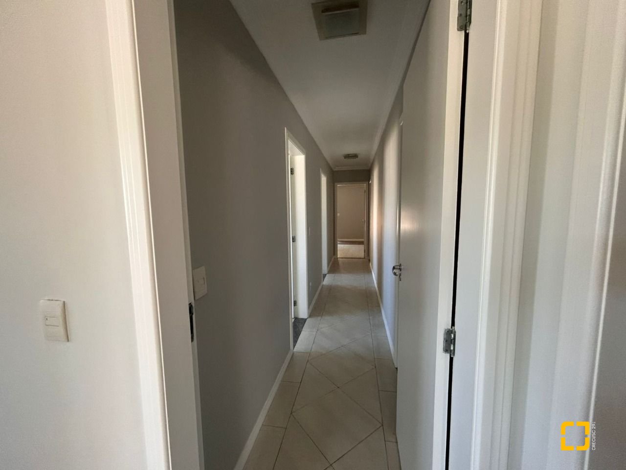 Cobertura com 263m², 4 quartos (sendo 2 suítes), 2 garagens, no bairro Córrego Grande em Florianópolis
