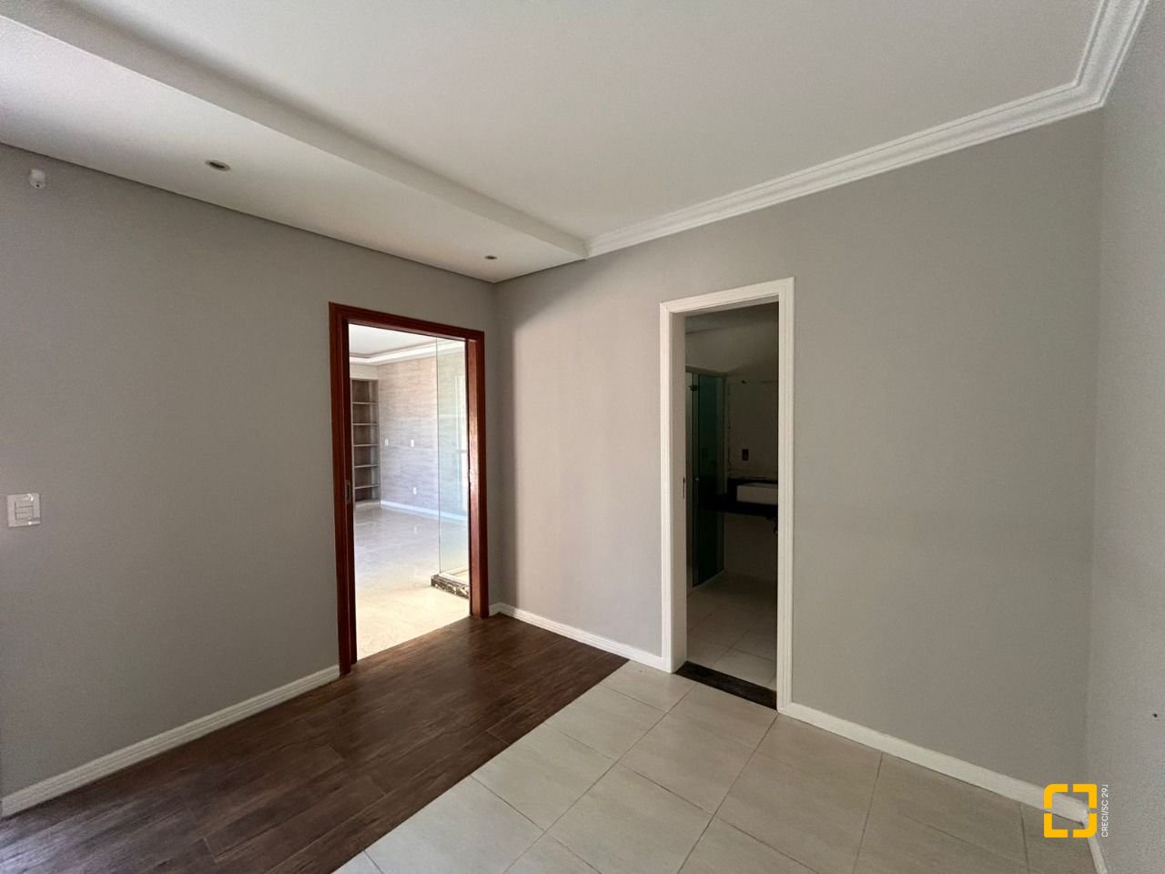 Cobertura com 263m², 4 quartos (sendo 2 suítes), 2 garagens, no bairro Córrego Grande em Florianópolis