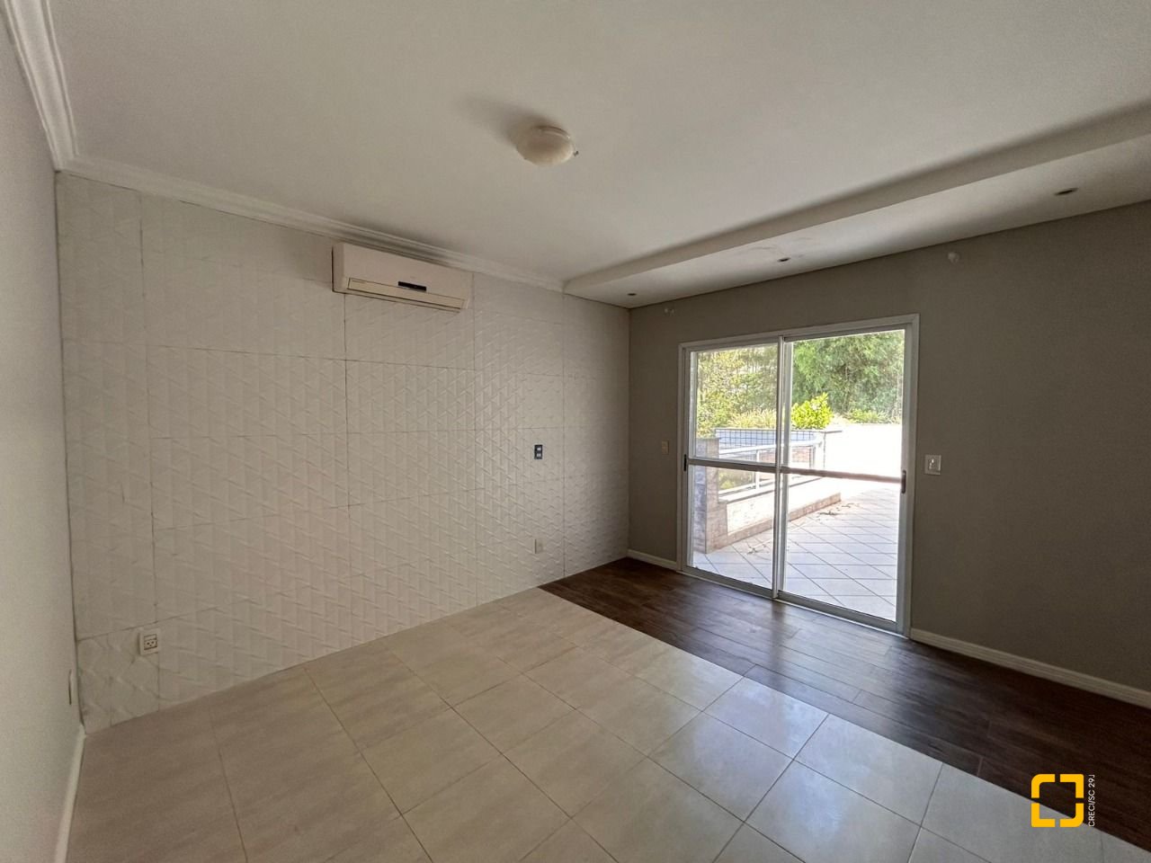 Cobertura com 263m², 4 quartos (sendo 2 suítes), 2 garagens, no bairro Córrego Grande em Florianópolis