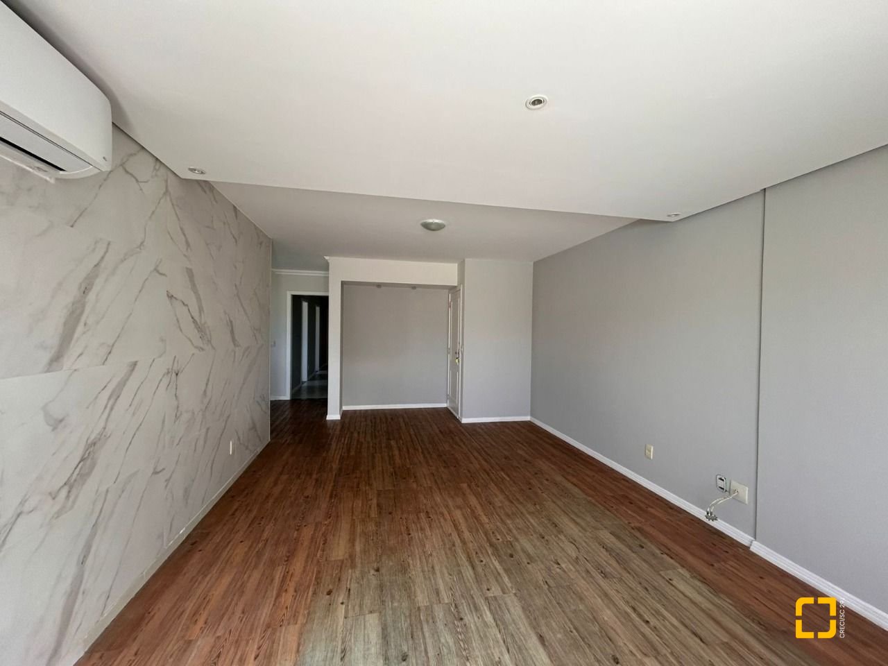 Cobertura com 263m², 4 quartos (sendo 2 suítes), 2 garagens, no bairro Córrego Grande em Florianópolis
