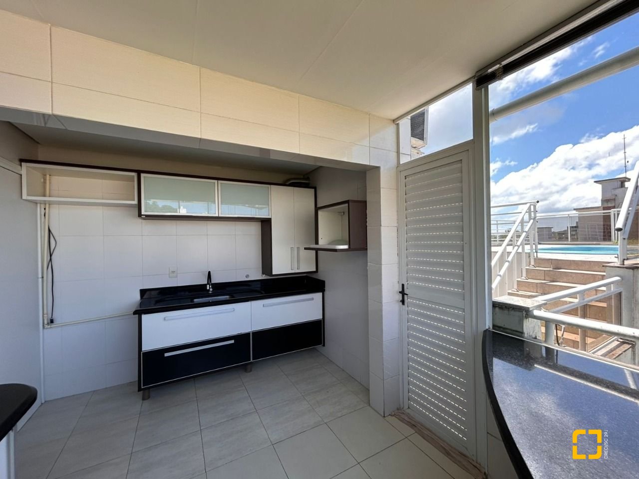 Cobertura com 263m², 4 quartos (sendo 2 suítes), 2 garagens, no bairro Córrego Grande em Florianópolis