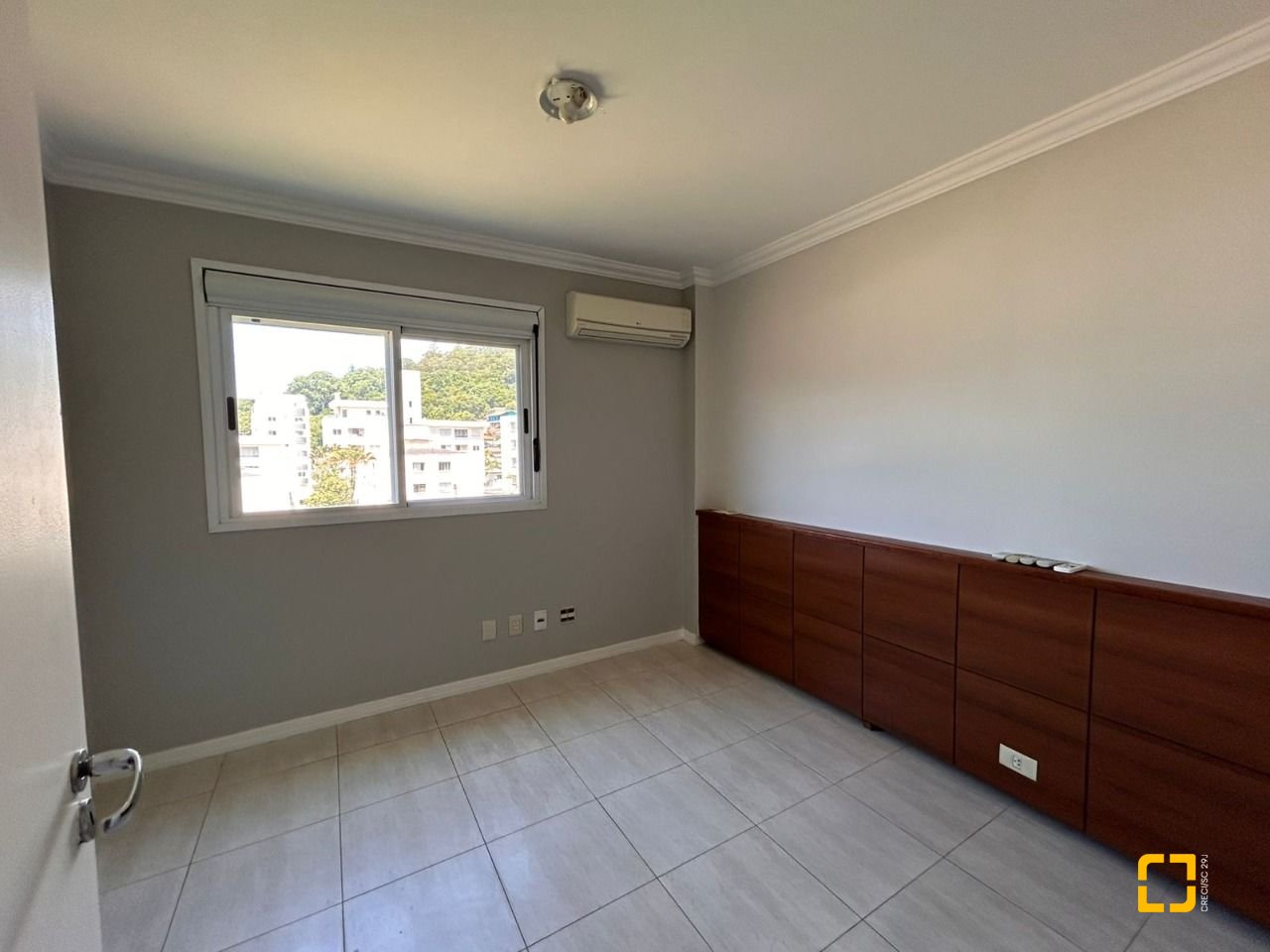 Cobertura com 263m², 4 quartos (sendo 2 suítes), 2 garagens, no bairro Córrego Grande em Florianópolis