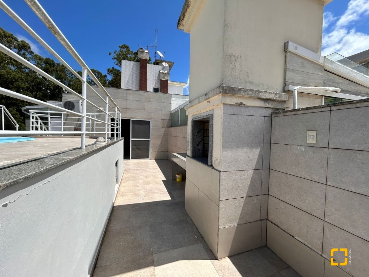 Cobertura com 263m², 4 quartos (sendo 2 suítes), 2 garagens, no bairro Córrego Grande em Florianópolis